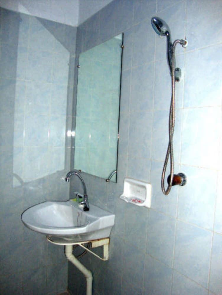 Aung Tha Pyay Hotel 3 Rangoon Buitenkant foto