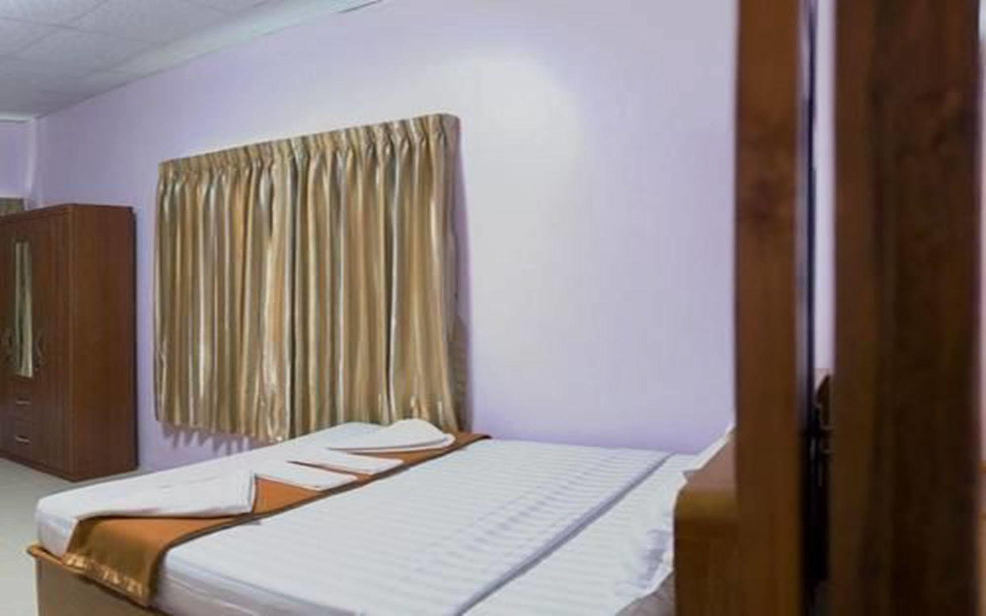 Aung Tha Pyay Hotel 3 Rangoon Buitenkant foto