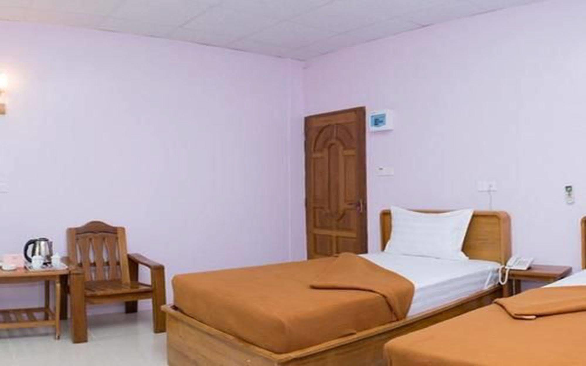 Aung Tha Pyay Hotel 3 Rangoon Buitenkant foto